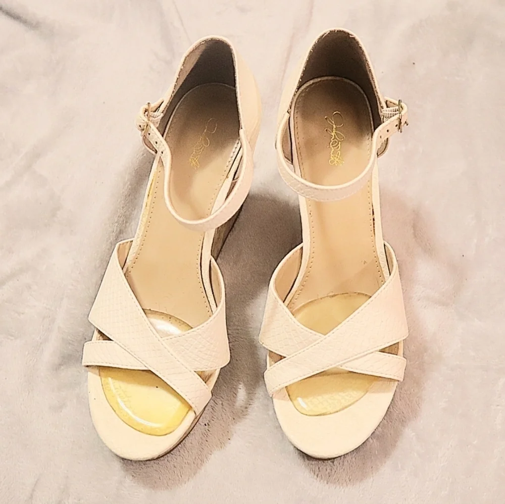 CREAM CORK WEDGES 9 Jaclyn Smith Sandals Heels Classic Wedding Bridal Massey